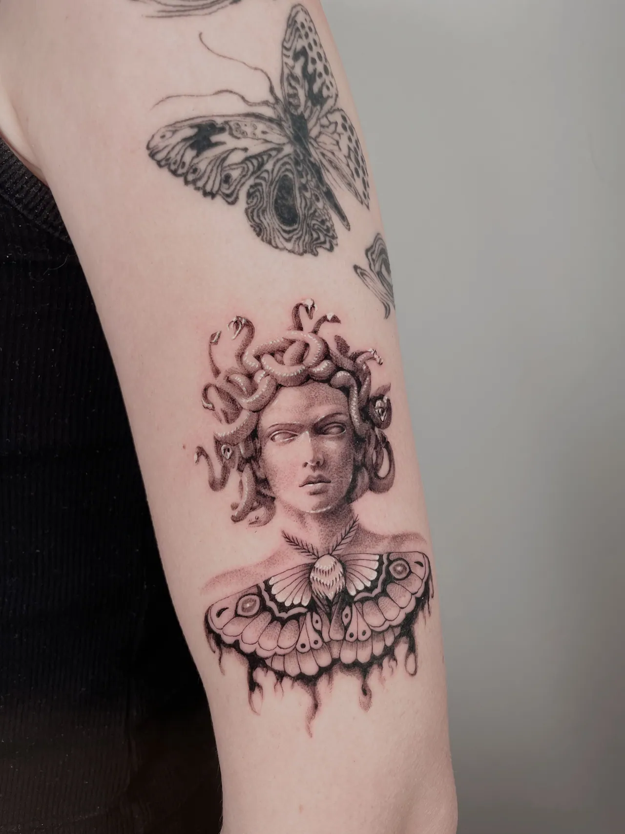 Illustrative tattoo by Veegee